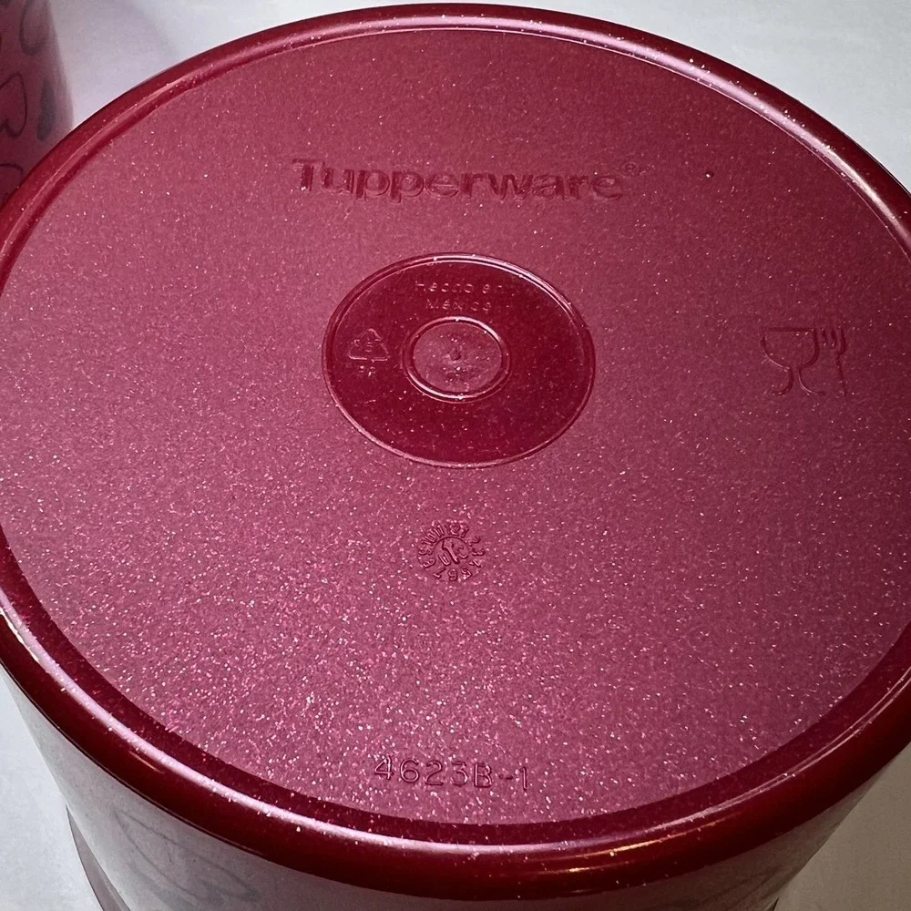 Tupperware Set of 2 Valentine Sparkly Red w/Printed Hearts 4623b-1 No‎ Lids